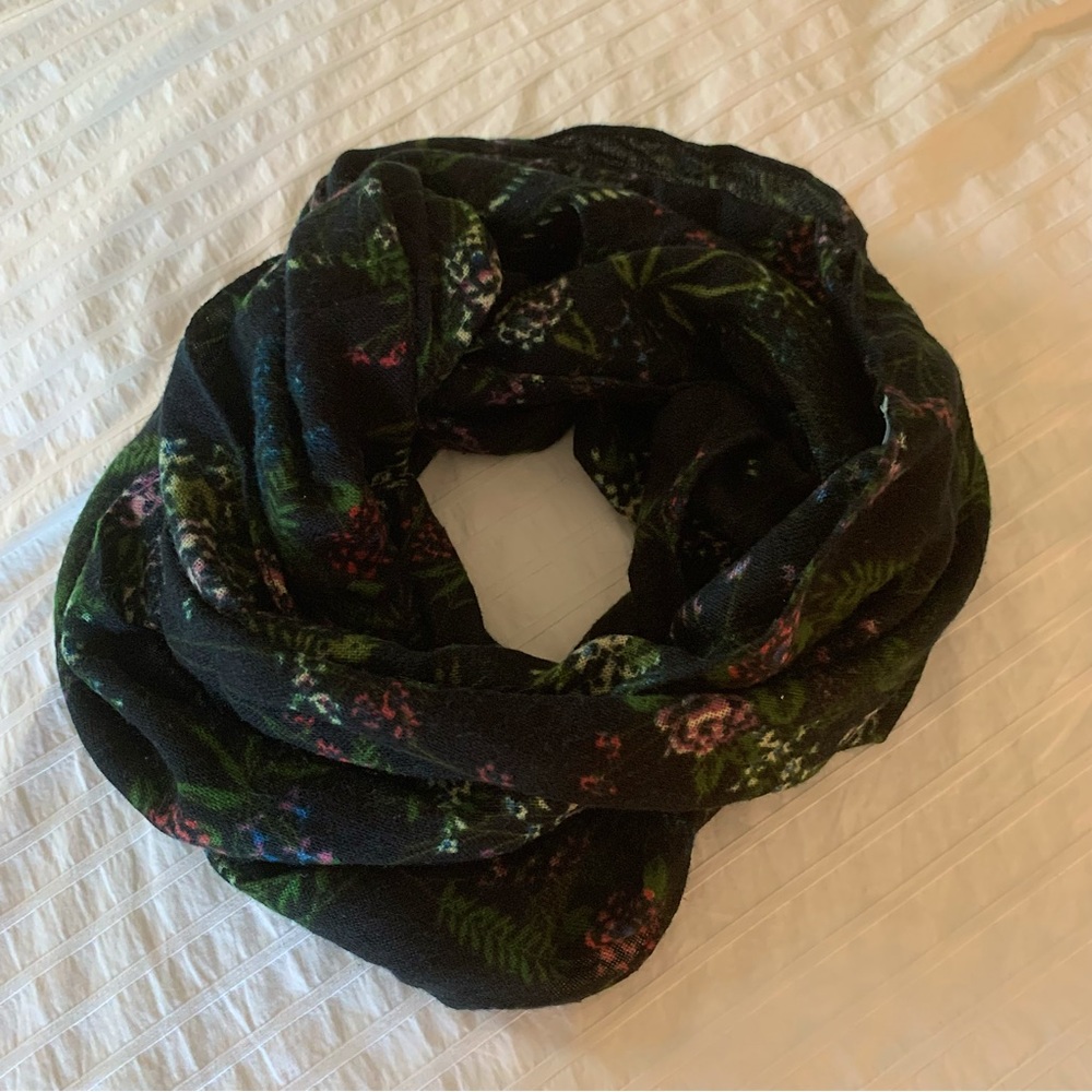 *free w bundle* Kimchi Blue Infinity Scarf - Black floral